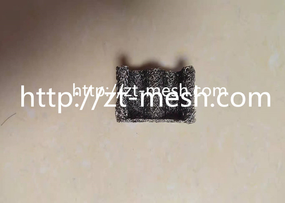 Schirm mit gestrickter Masche aus Messing